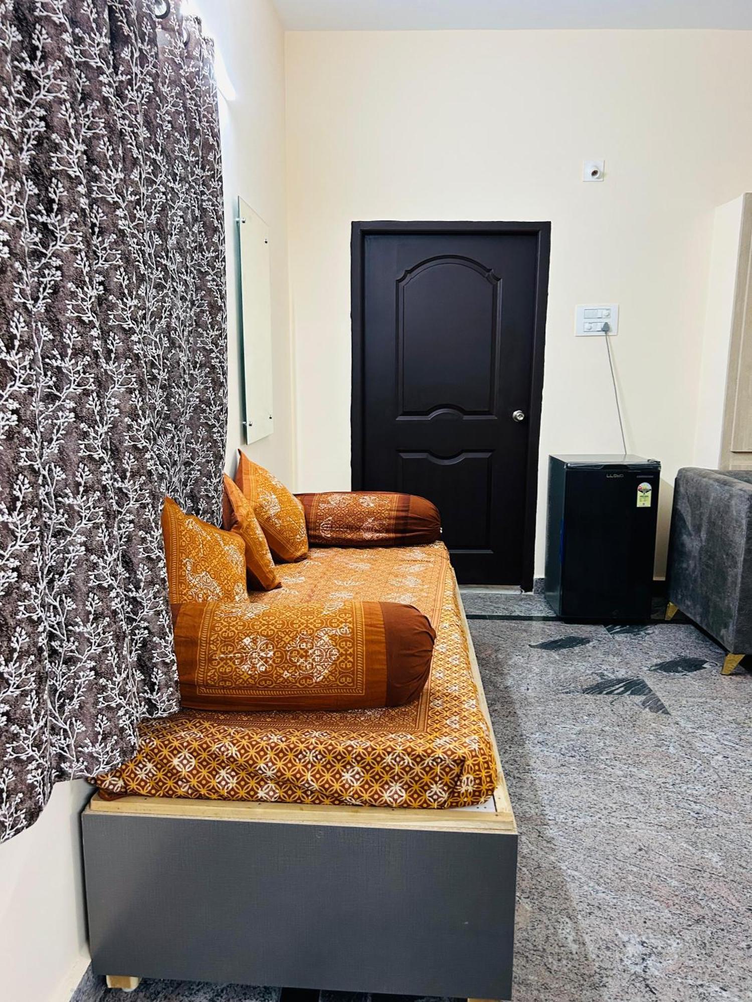 Y Stay Homestay Tirupati Eksteriør bilde